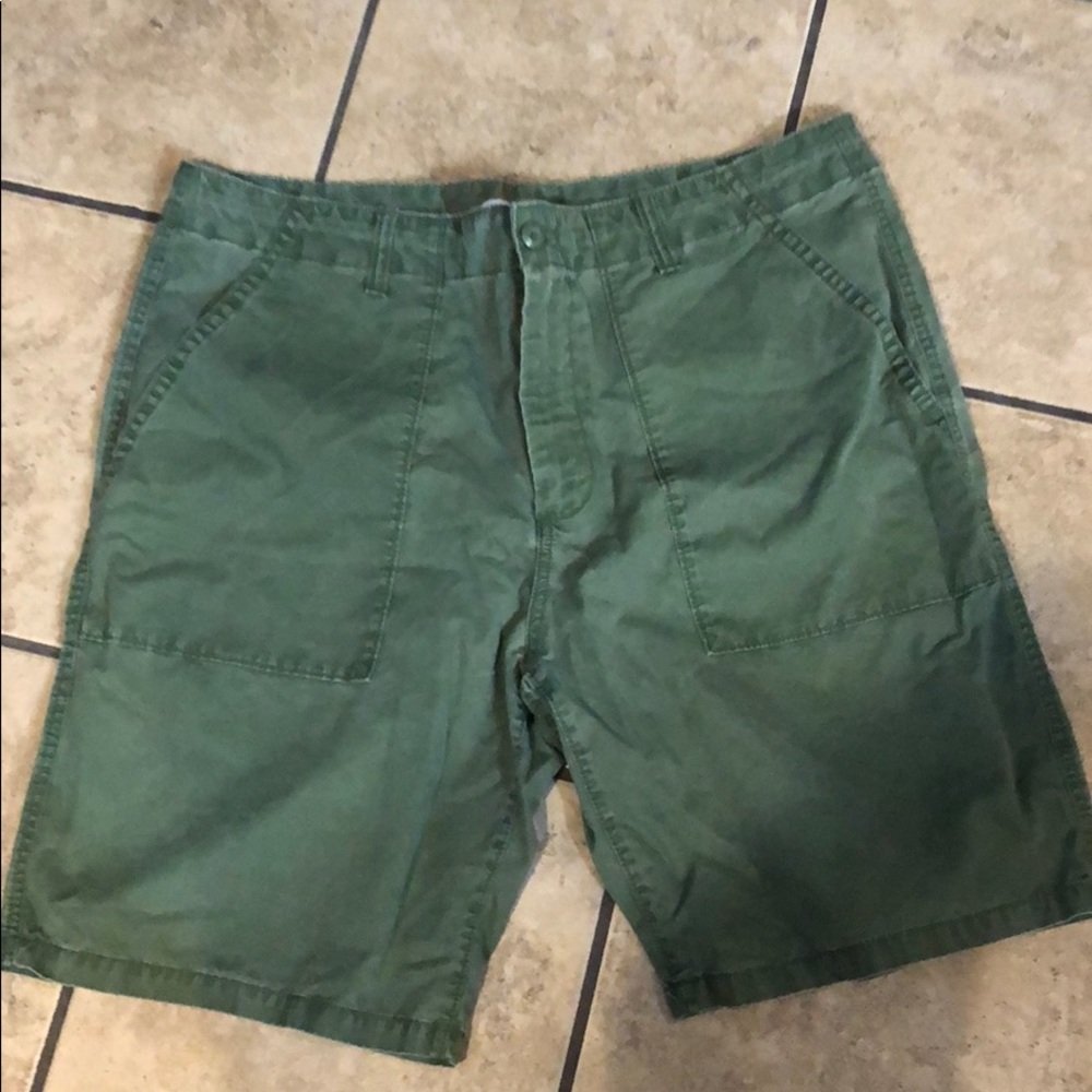 Old Navy green patch pocket shorts